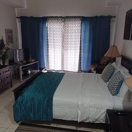 126 Friendship, Rockley Golf Club Apartment Бриджтаун Екстериор снимка