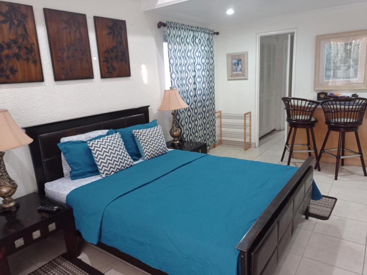 126 Friendship, Rockley Golf Club Apartment Бриджтаун Екстериор снимка