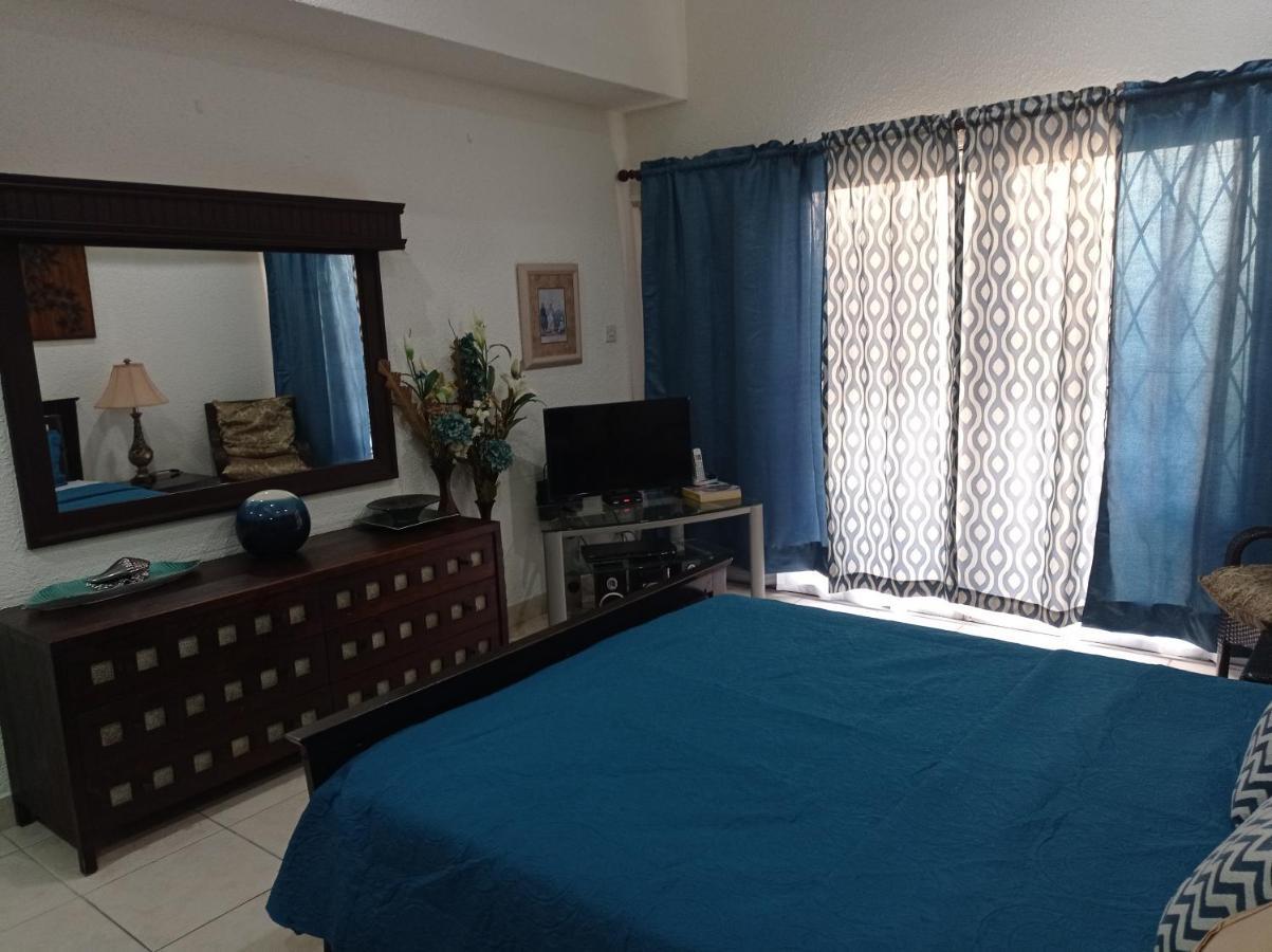 126 Friendship, Rockley Golf Club Apartment Бриджтаун Екстериор снимка