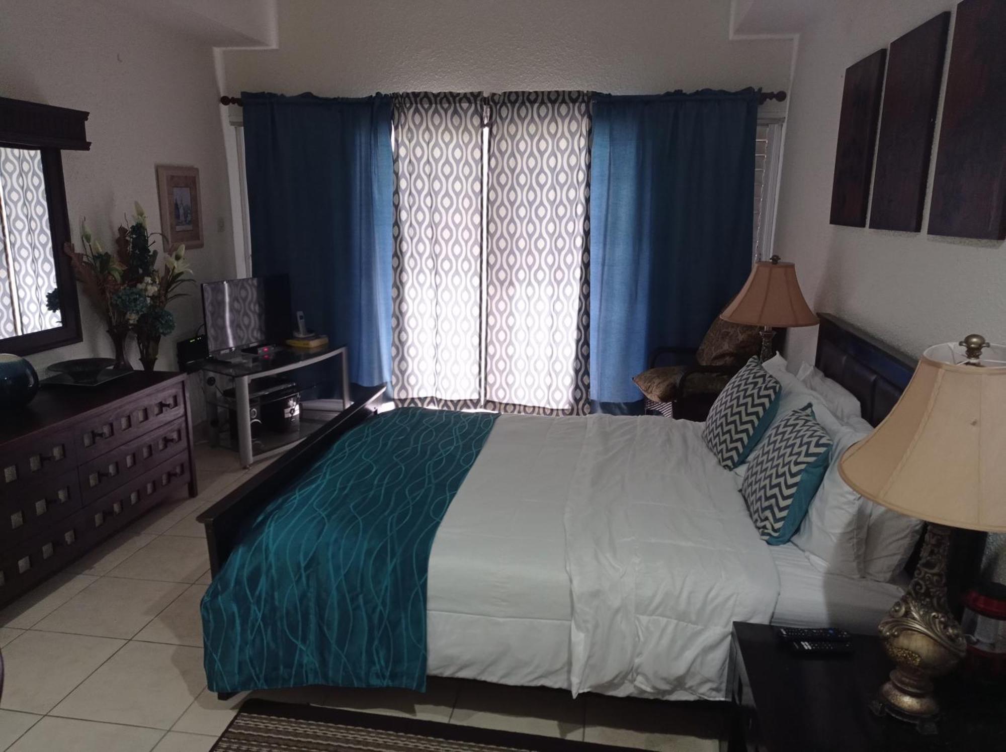 126 Friendship, Rockley Golf Club Apartment Бриджтаун Екстериор снимка